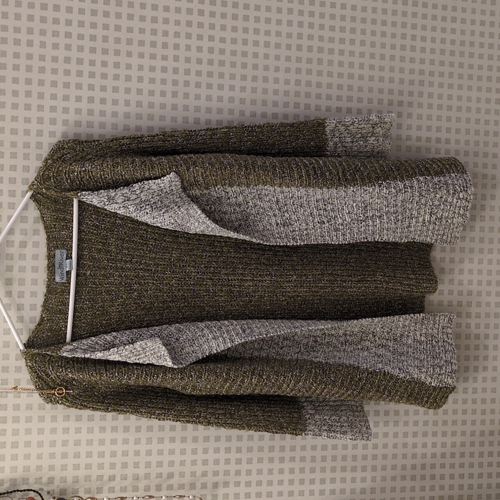 Sweater - Picture 2 of 4